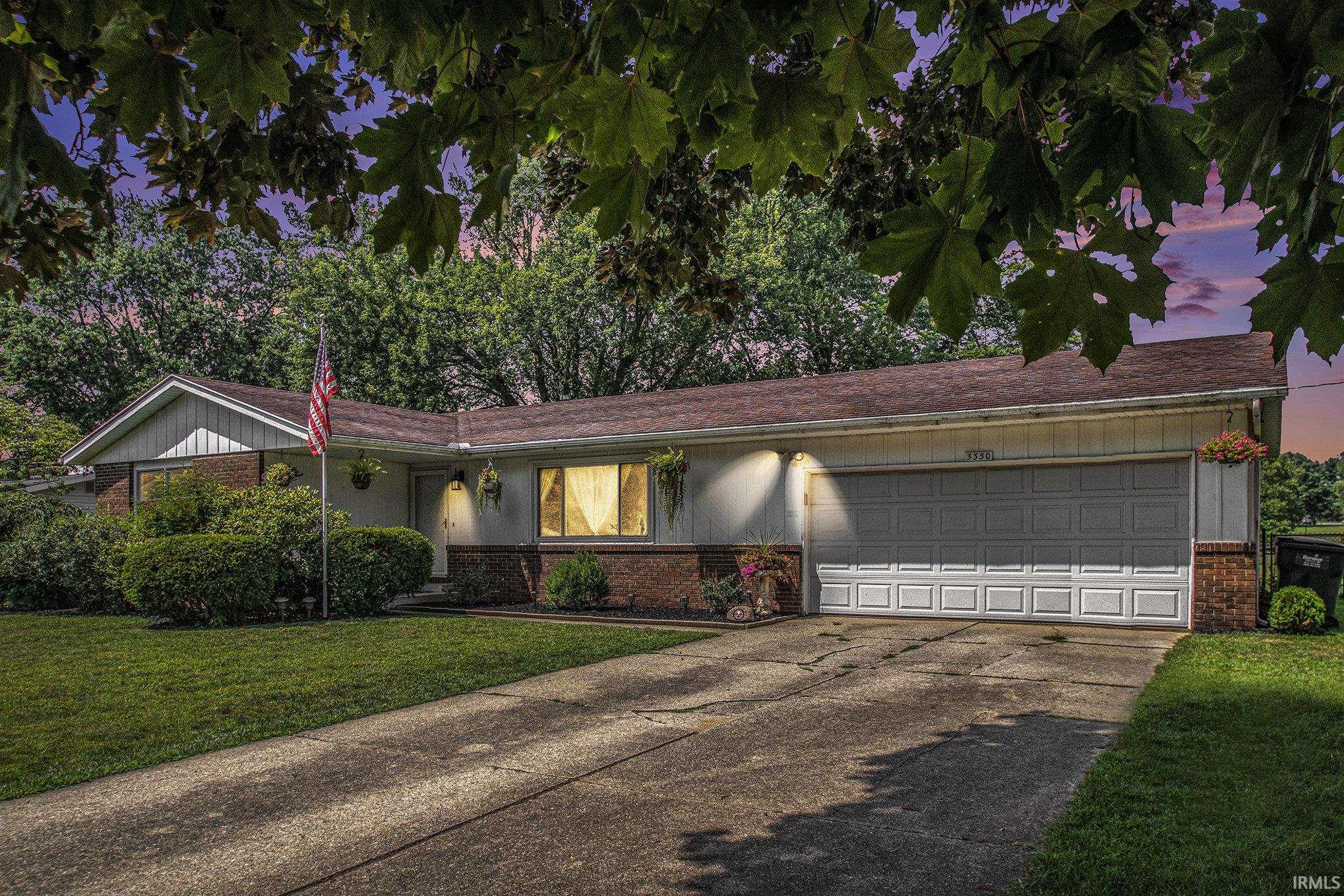 Elkhart, Indiana 46514, United States, 3 Bedrooms Bedrooms, ,2 BathroomsBathrooms,Residential,Pending,184515