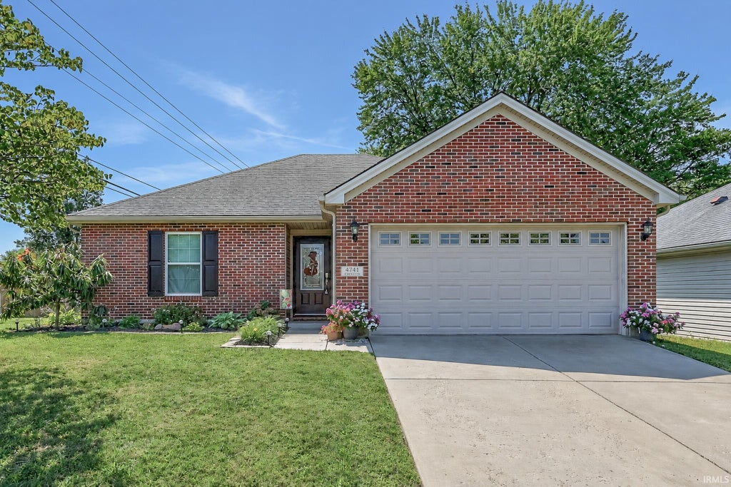 Photo of 4741 Boardwalk Drive, Evansville, IN 47725 (MLS # 202636274)