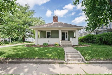Photo of 1010 W SYCAMORE Street, Kokomo, IN 46901 (MLS # 202622981)
