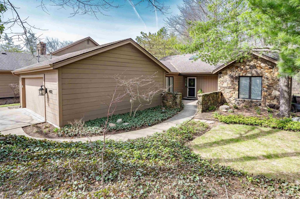 Photo of 6432 E Canal Pointe Lane, Fort Wayne, IN 46804 (MLS # 202610198)