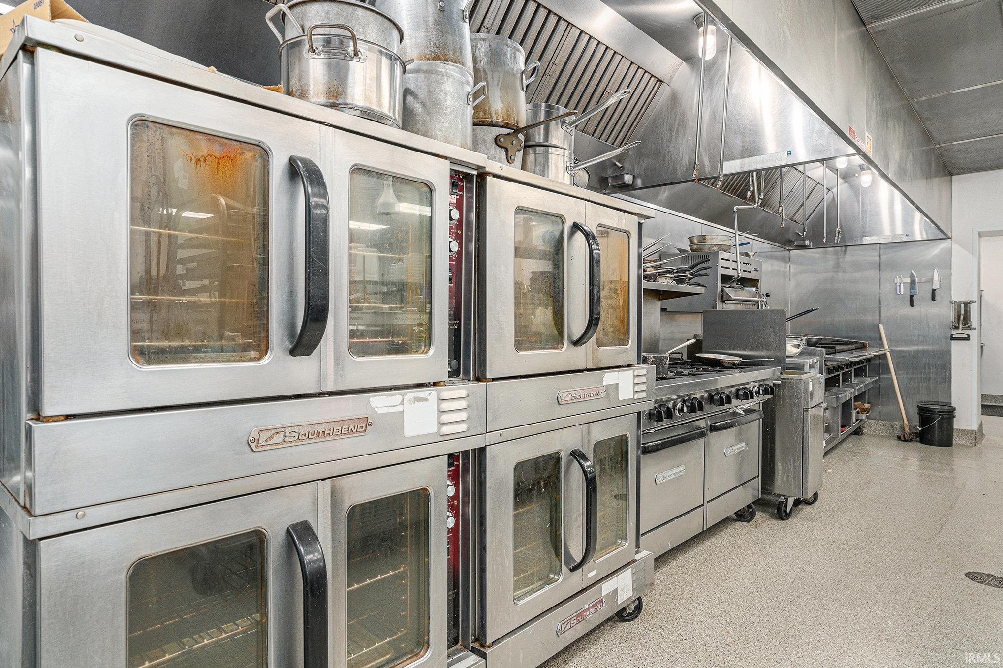 Elkhart, Indiana 46516, United States, ,Commercial,Active,2202