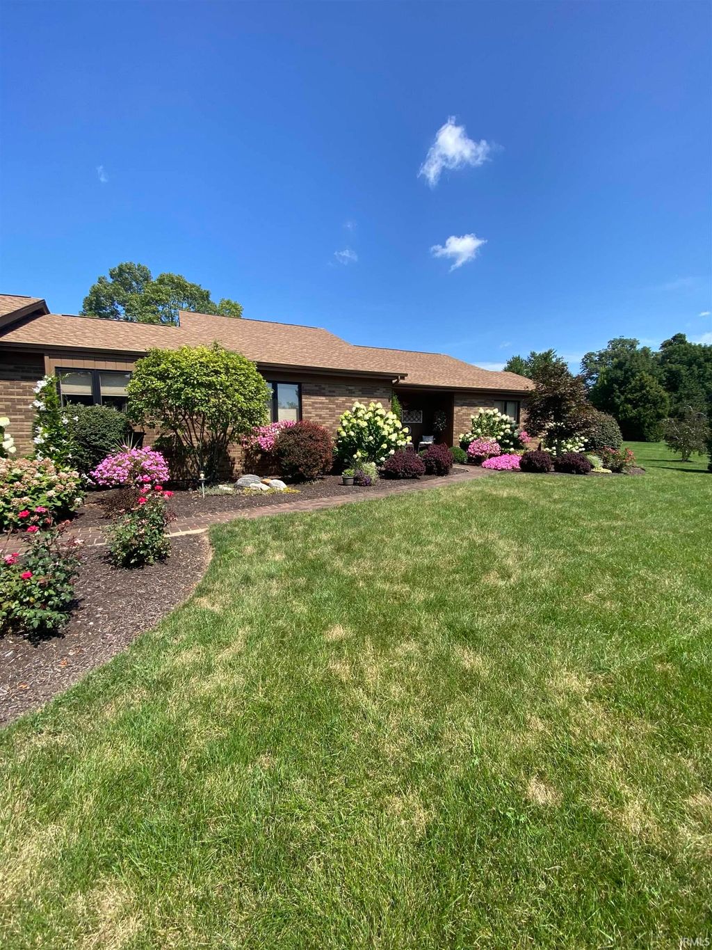 Photo of 9512 CAMBERWELL Drive, Fort Wayne, IN 46804 (MLS # 202601058)