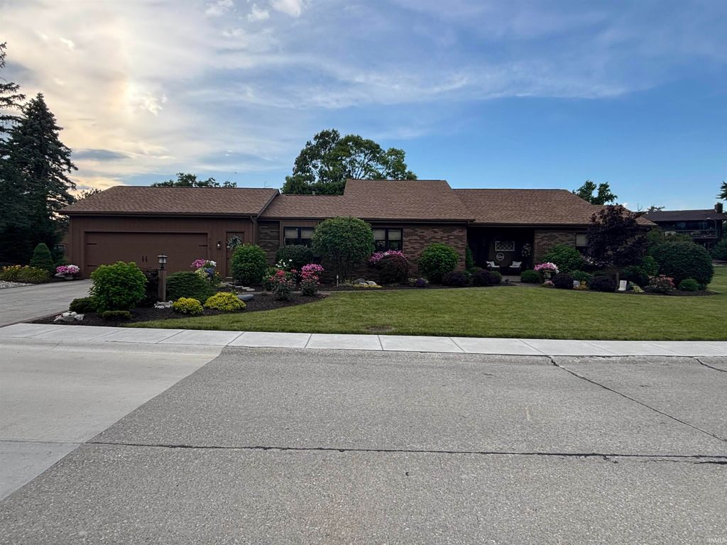 Photo of 9512 CAMBERWELL Drive, Fort Wayne, IN 46804 (MLS # 202601058)