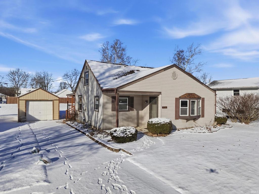 Photo of 2130 Sunnymede Drive, Fort Wayne, IN 46803 (MLS # 202602033)