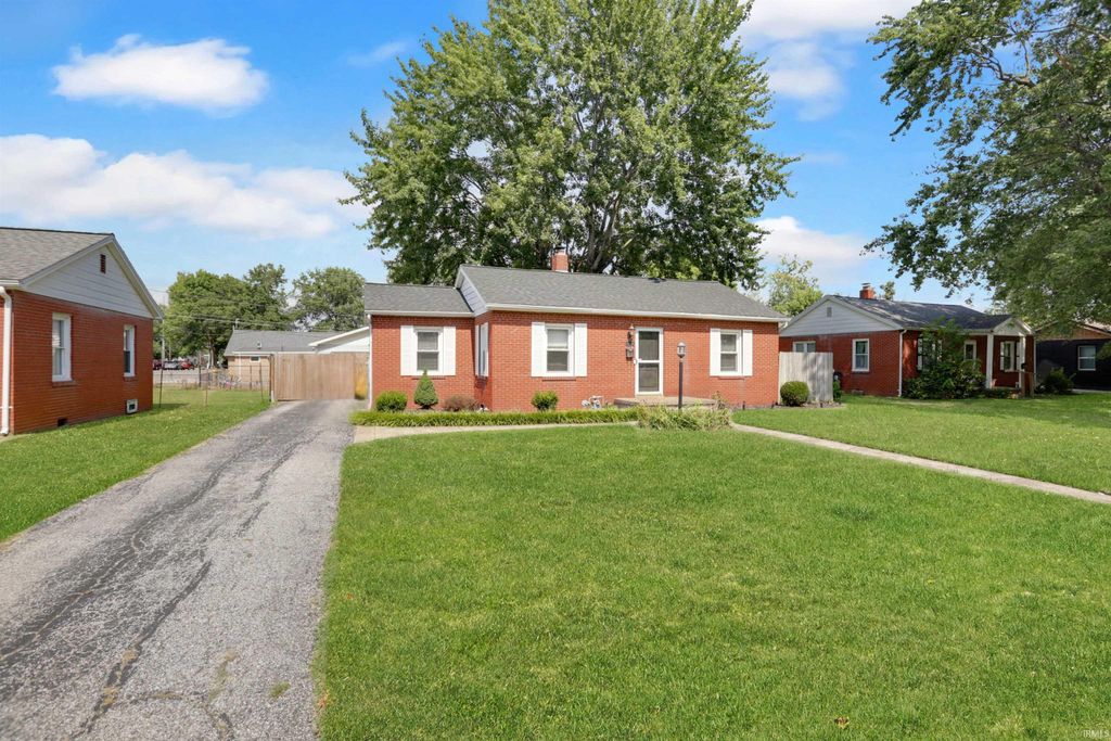 Photo of 1410 Sweetser Avenue, Evansville, IN 47714 (MLS # 202609825)