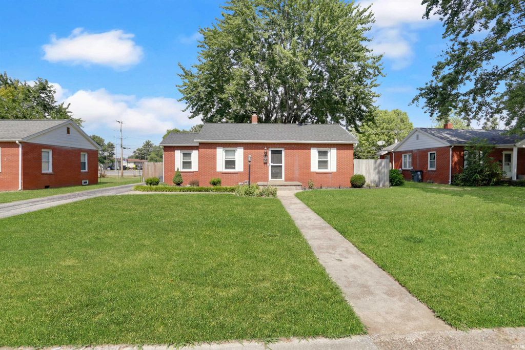 Photo of 1410 Sweetser Avenue, Evansville, IN 47714 (MLS # 202609825)