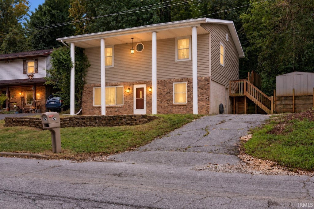 Photo of 221 S Bosse Avenue, Evansville, IN 47712 (MLS # 202637791)