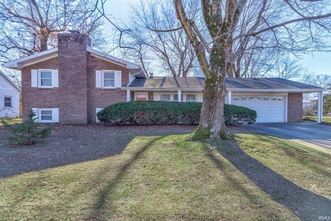 Photo of 7899 Owens Drive, Newburgh, IN 47630 (MLS # 202549077)