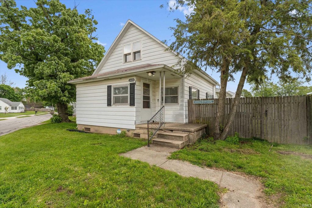 Photo of 2420 Monger Avenue, Elkhart, IN 46517 (MLS # 202617452)