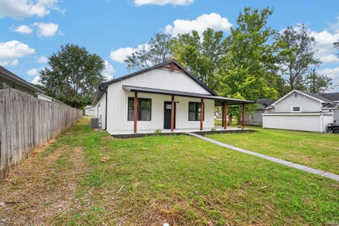 Tiny photo for 812 N Hart Street, Princeton, IN 47670 (MLS # 202639184)
