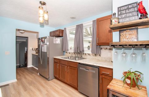 Tiny photo for 580 Delaware Street, Wabash, IN 46992 (MLS # 202611832)