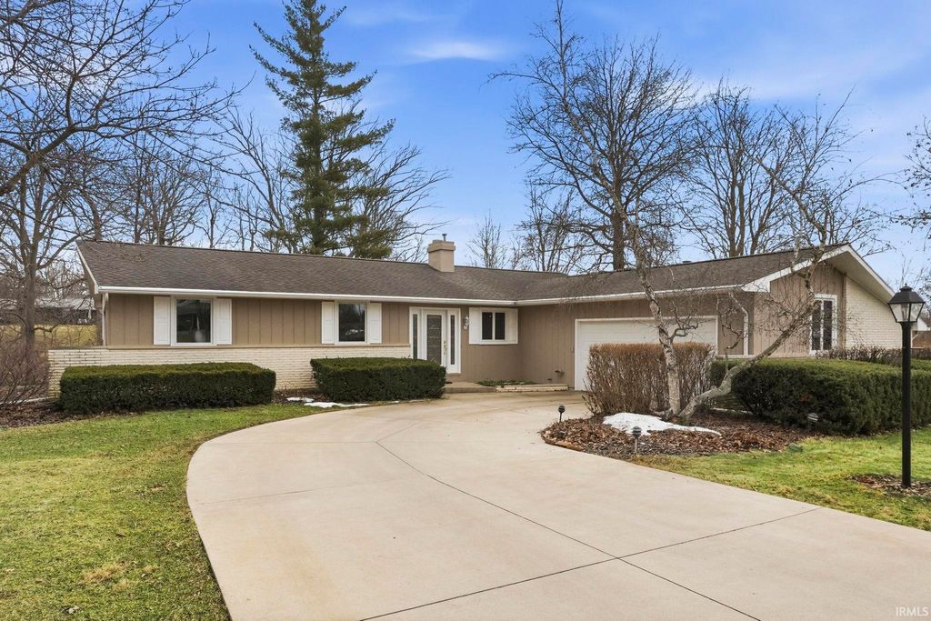 Photo of 1530 Sutton Circle Drive, Bluffton, IN 46714 (MLS # 202605133)