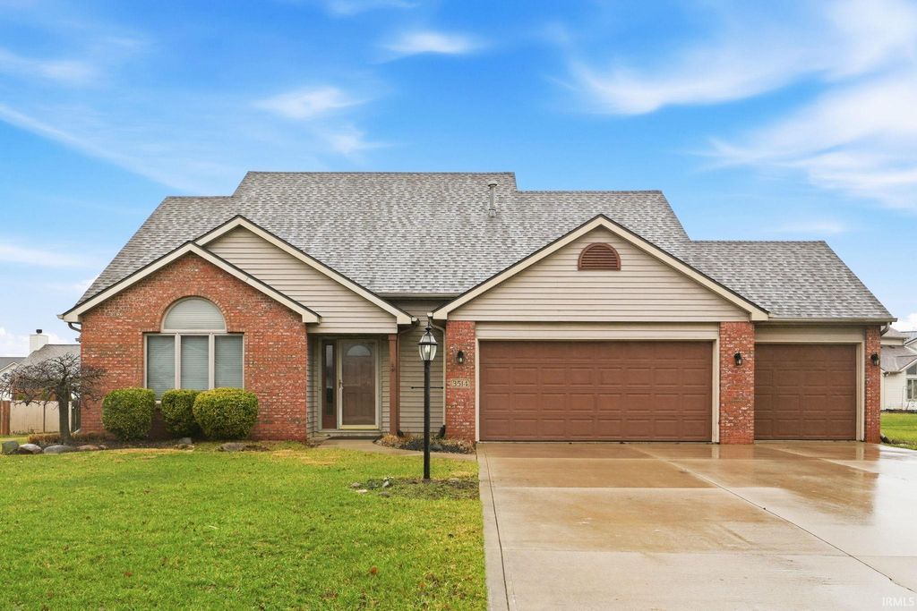 Photo of 3514 Astoria Way, Fort Wayne, IN 46818 (MLS # 202609135)