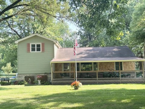 Photo of 2735 Jefferson Street, Kokomo, IN 46901 (MLS # 202531948)