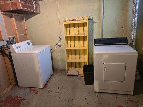 Tiny photo for 2405 Rockne Drive, South Bend, IN 46615 (MLS # 202611660)