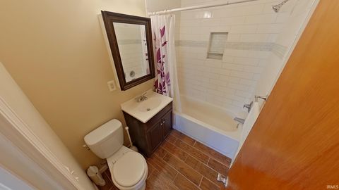 Tiny photo for 2405 Rockne Drive, South Bend, IN 46615 (MLS # 202611660)