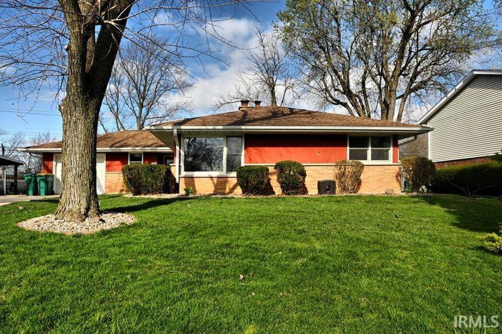 Photo of 7886 Delaware Place, Merrillville, IN 46140 (MLS # 202612027)