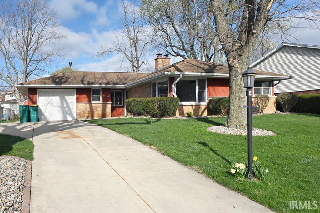 Photo of 7886 Delaware Place, Merrillville, IN 46140 (MLS # 202612027)