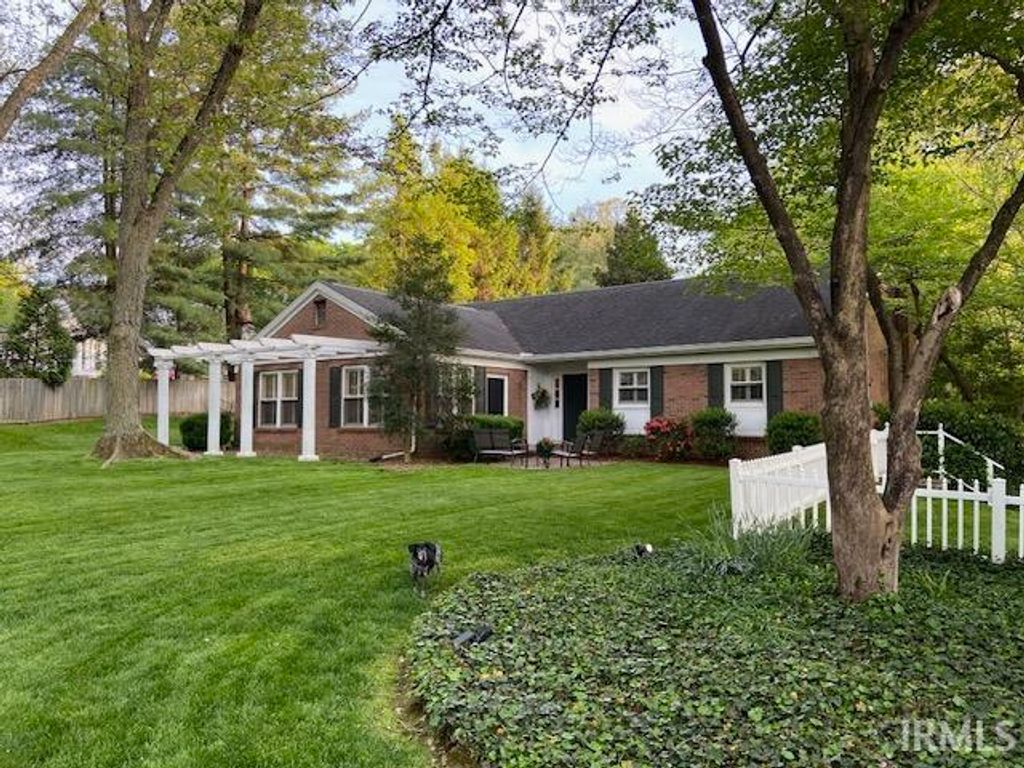 Photo of 701 Pfeiffer Road, Evansville, IN 47711 (MLS # 202613253)