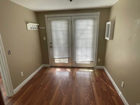 Tiny photo for 319 E Poplar Street, Kokomo, IN 46902 (MLS # 202609395)