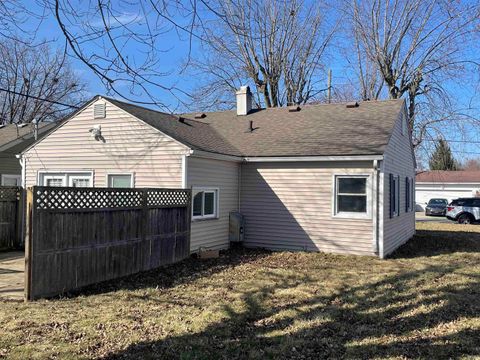 Tiny photo for 319 E Poplar Street, Kokomo, IN 46902 (MLS # 202609395)