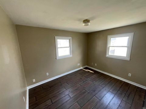 Tiny photo for 319 E Poplar Street, Kokomo, IN 46902 (MLS # 202609395)