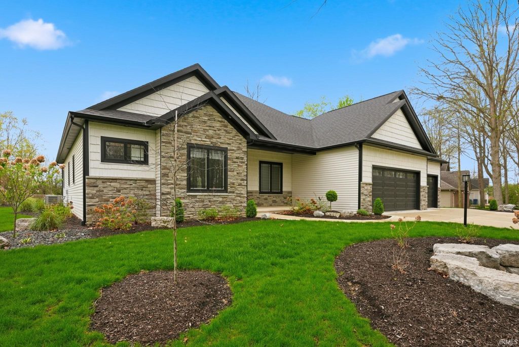 Photo of 214 Oak Forest Drive, Bluffton, IN 46714 (MLS # 202613953)