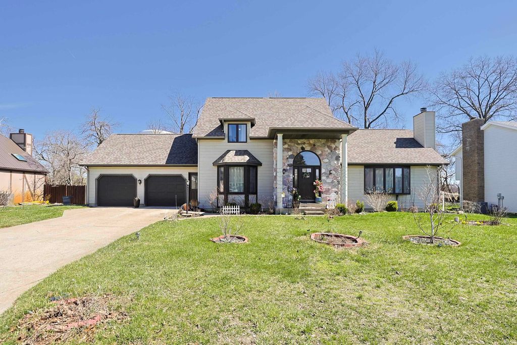 Photo of 52854 Farmingdale Drive, Granger, IN 46530 (MLS # 202610828)