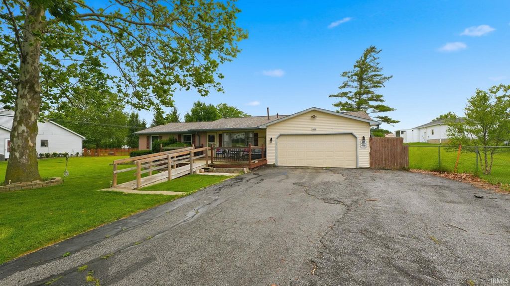 Photo of 4626 W California Road, Fort Wayne, IN 46818 (MLS # 202627807)