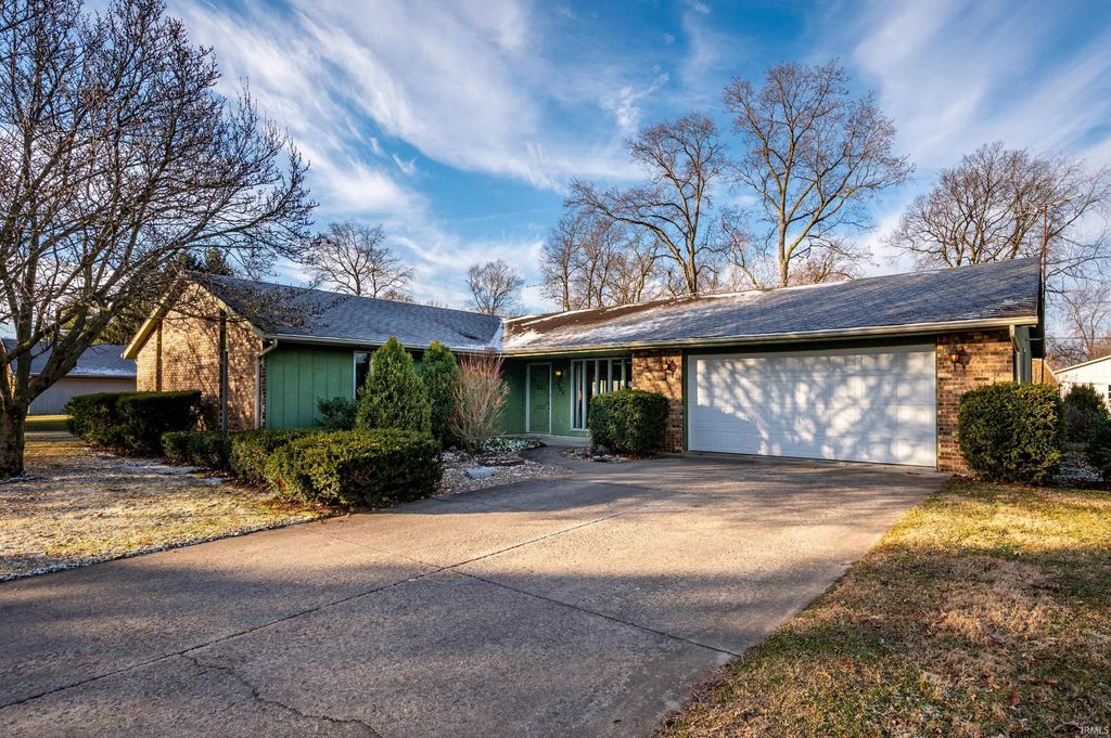 Photo of 905 S Buckingham Road, Yorktown, IN 47396 (MLS # 202601385)