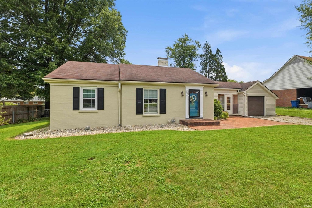 Photo of 1418 Greenfield Road, Evansville, IN 47715 (MLS # 202630039)