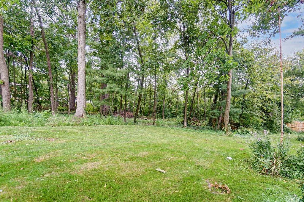 Photo of 10424 Paw Paw Drive, Fort Wayne, IN 46804 (MLS # 202545550)