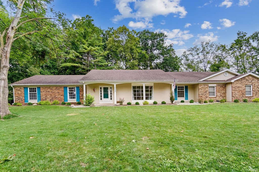 Photo of 10424 Paw Paw Drive, Fort Wayne, IN 46804 (MLS # 202545550)