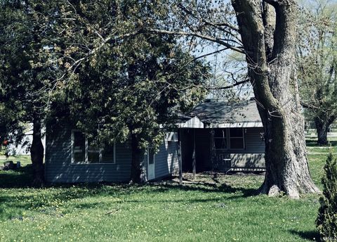 302 W Market Street, Wolcott, IN 47995 - #: 202502232