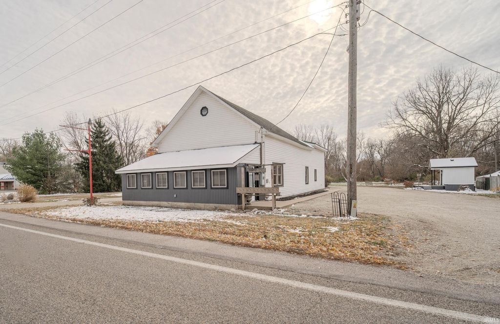 Photo of 8605 W ST RD 26, Rossville, IN 46065 (MLS # 202545795)