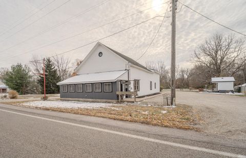 Photo of 8605 W ST RD 26, Rossville, IN 46065 (MLS # 202545795)