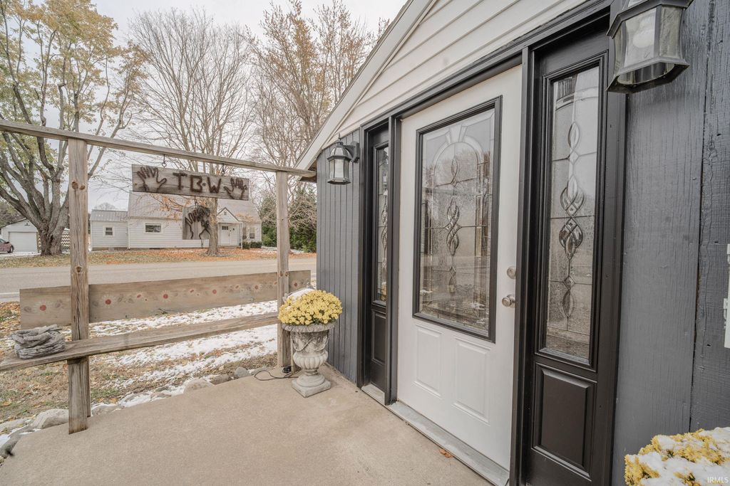 Photo of 8605 W ST RD 26, Rossville, IN 46065 (MLS # 202545795)