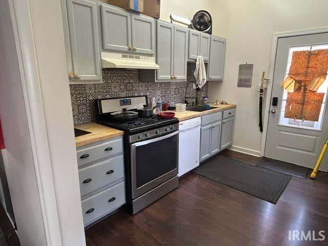 Photo of 1314 Glenwood Avenue, Fort Wayne, IN 46805 (MLS # 202621841)