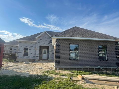 Photo of 2534 Chrystal Woods Drive, Kokomo, IN 46901 (MLS # 202546706)