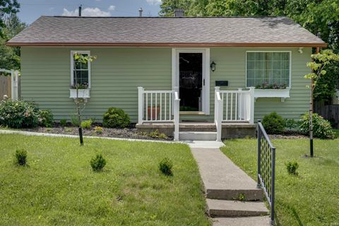 Photo of 1202 S Fess Avenue, Bloomington, IN 47401 (MLS # 202549227)