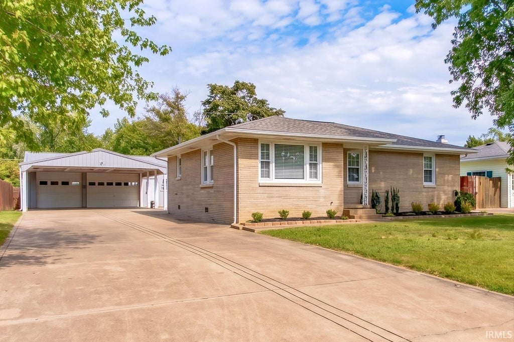 Photo of 818 Harmon Court, Evansville, IN 47711 (MLS # 202640760)