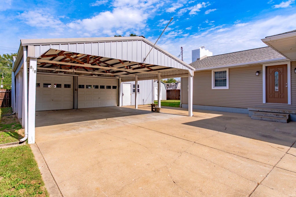 Photo of 818 Harmon Court, Evansville, IN 47711 (MLS # 202640760)