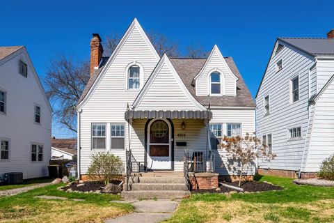 Photo of 4814 Arlington Avenue, Fort Wayne, IN 46807 (MLS # 202611831)