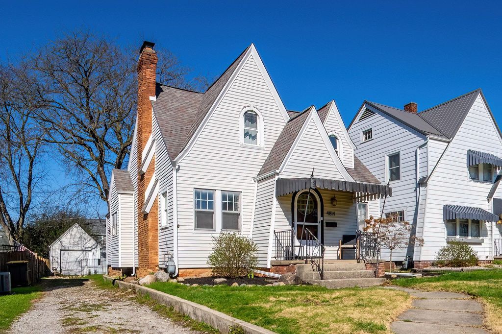 Photo of 4814 Arlington Avenue, Fort Wayne, IN 46807 (MLS # 202611831)