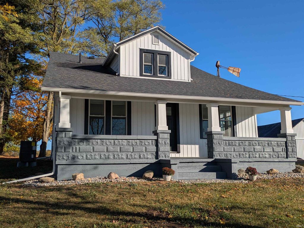 Photo of 3337 E 1000 S-92 Road, Roanoke, IN 46783 (MLS # 202542933)