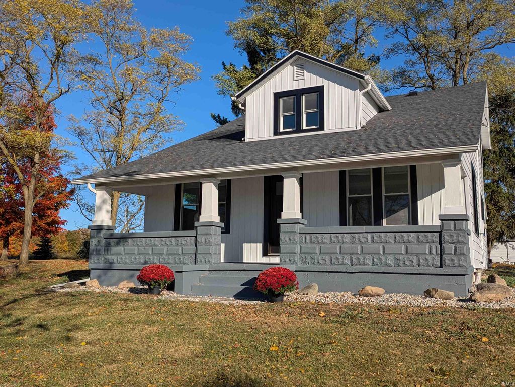 Photo of 3337 E 1000 S-92 Road, Roanoke, IN 46783 (MLS # 202542933)