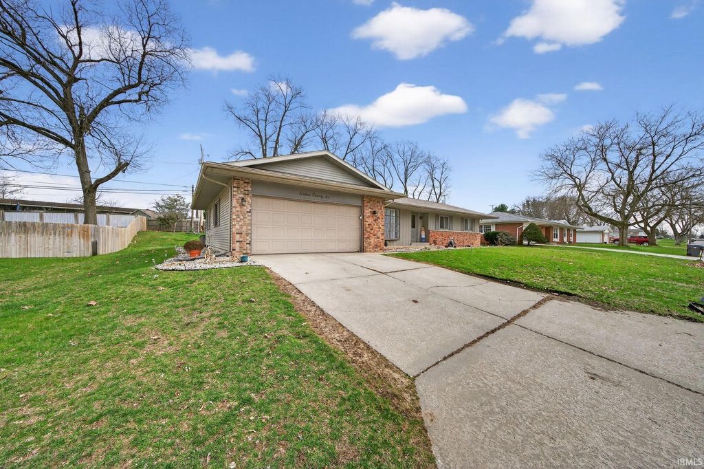 Photo of 1626 N Bay Drive, Elkhart, IN 46514 (MLS # 202610003)