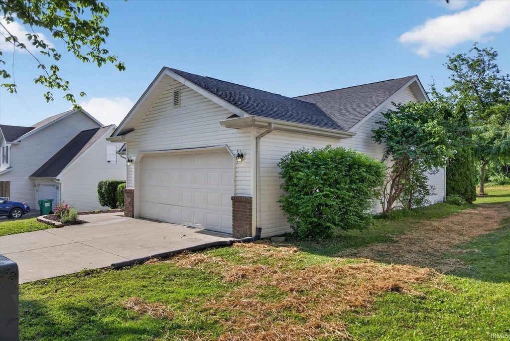 Photo of 412 E Cardinal Glen Drive, Bloomington, IN 47401 (MLS # 202619122)