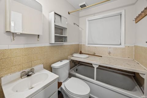 Tiny photo for 2605 Oxford Street, Lafayette, IN 47909 (MLS # 202545786)