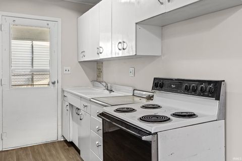 Tiny photo for 2605 Oxford Street, Lafayette, IN 47909 (MLS # 202545786)